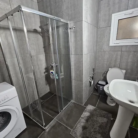 Modern 2br With Balconies In Center Apartamento Larnaca